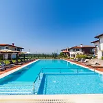 Villa In Complex Trakiyskiy Bryag *