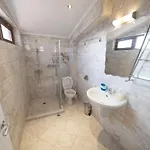 Villa In Complex Trakiyskiy Bryag Lozenec