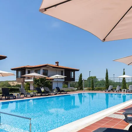 Villa In Complex Trakiyskiy Bryag Lozenets