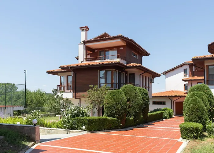 Villa In Complex Trakiyskiy Bryag Lozenets