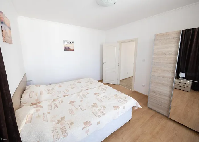 Villa In Complex Trakiyskiy Bryag *