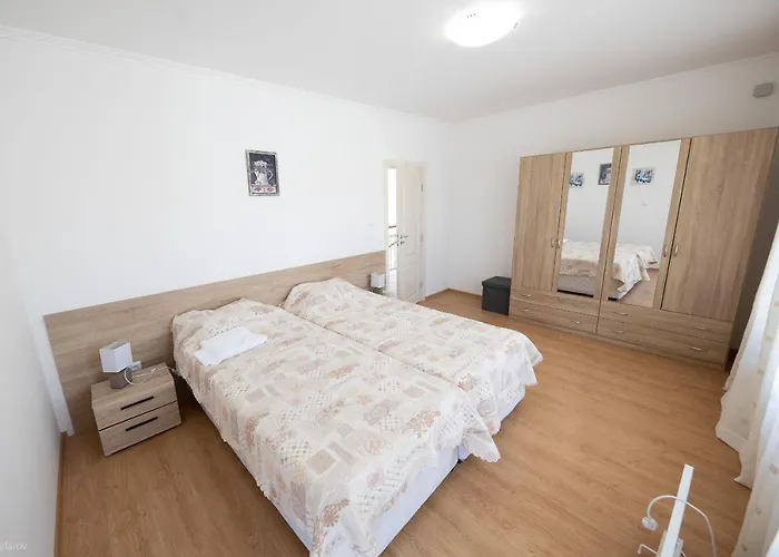 Villa In Complex Trakiyskiy Bryag Lozenets