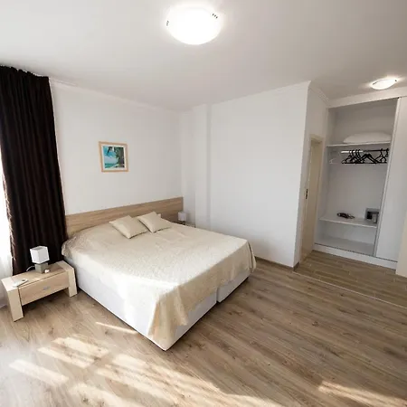 Villa In Complex Trakiyskiy Bryag