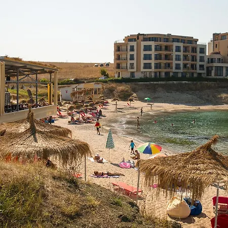 In Complex Trakiyskiy Bryag Villa Lozenets