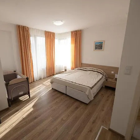 Willa In Complex Trakiyskiy Bryag *